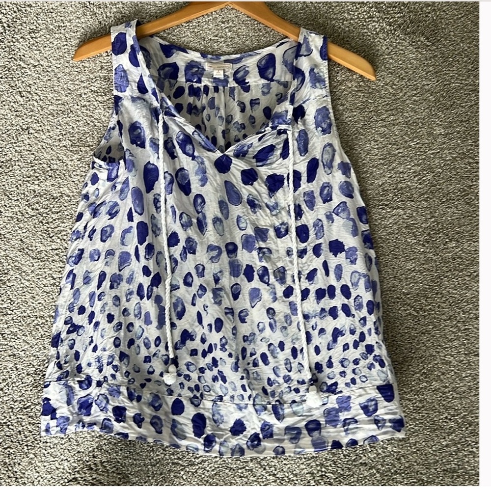 GAP Blue and White Patterned Top